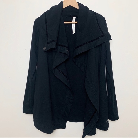 LULULEMON 4 stunning black wrap athletic jacket C